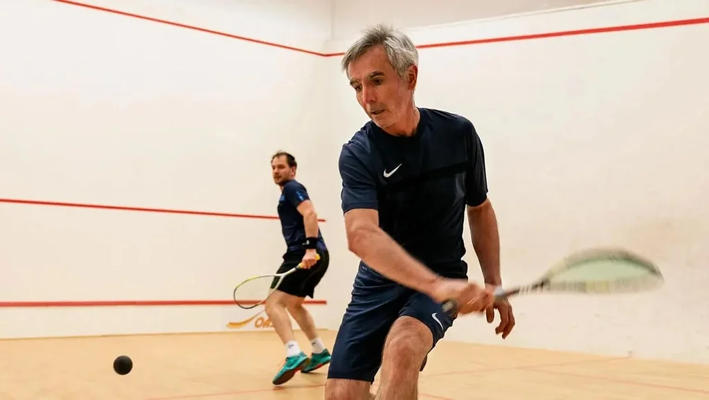 Kombination aus Mitgliedschaft und Pay-and-Play im Squash